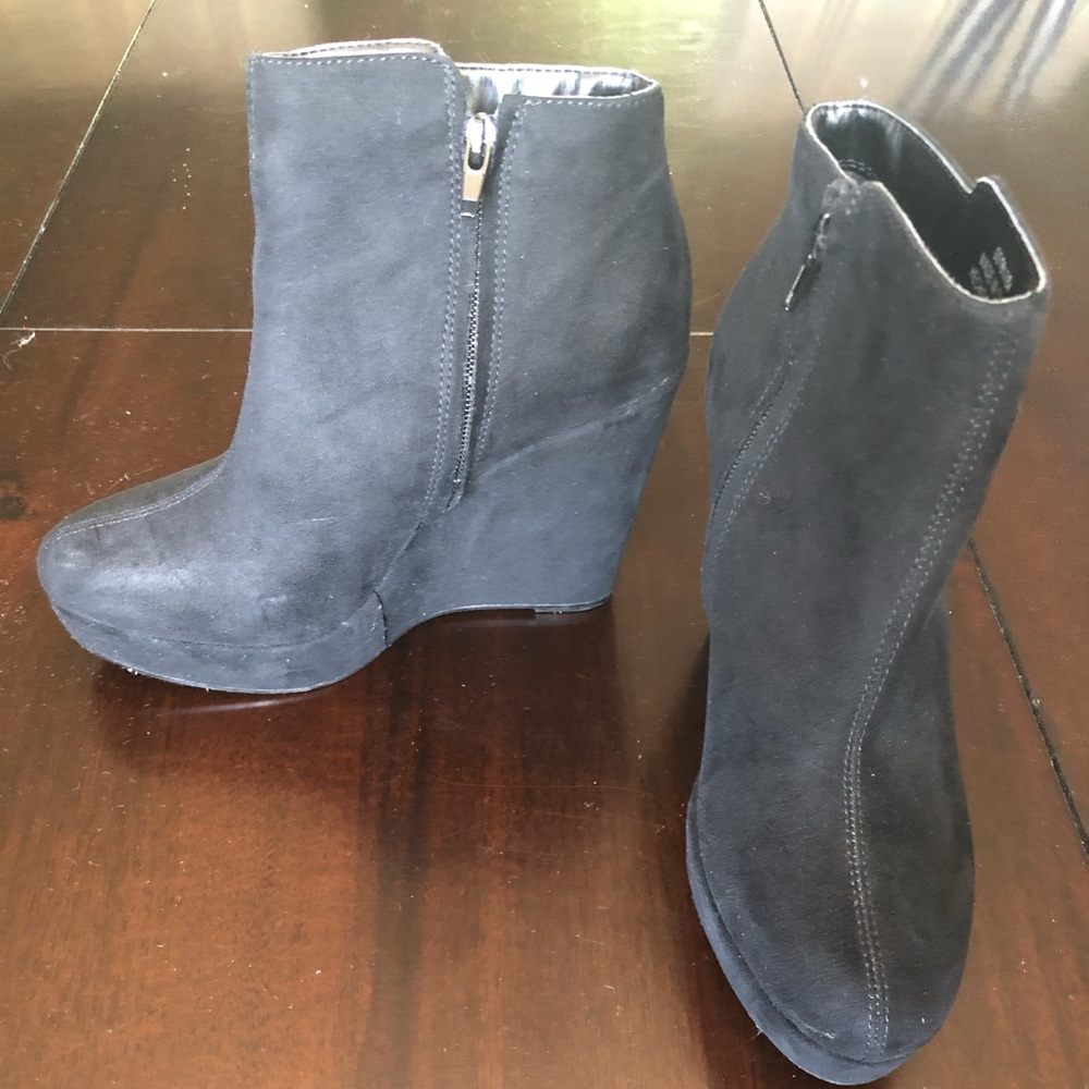 Forever 21 Black Suede Wedge Booties 🖤